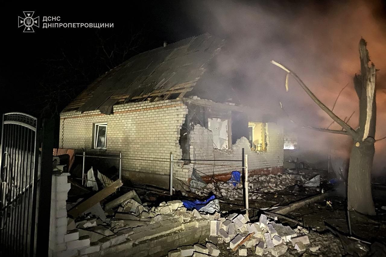 Росіяни обстріляли три райони Дніпропетровщини: є поранені фото 4