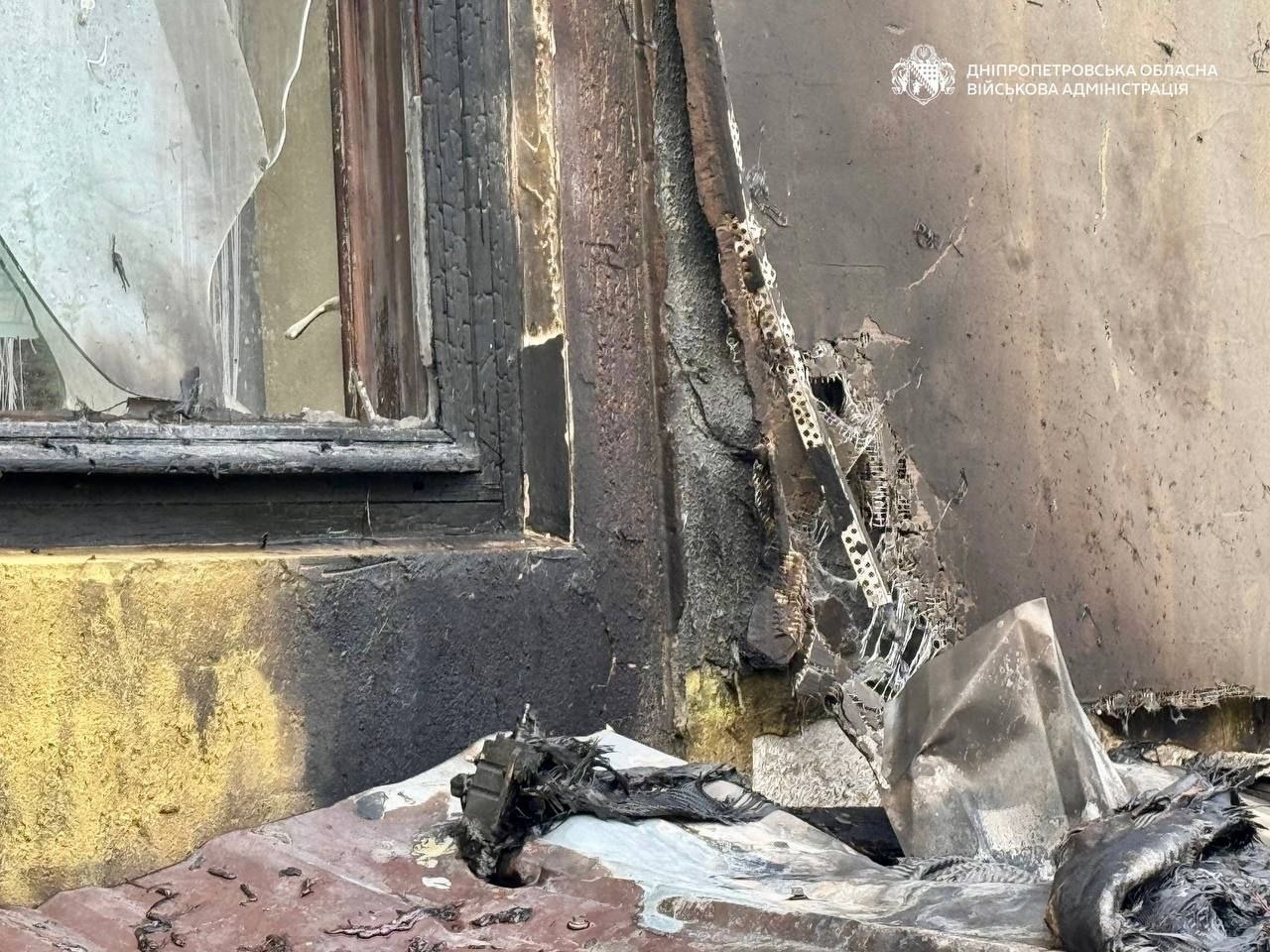 Ворог вдарив по Дніпру: спалахнули пожежі фото 3