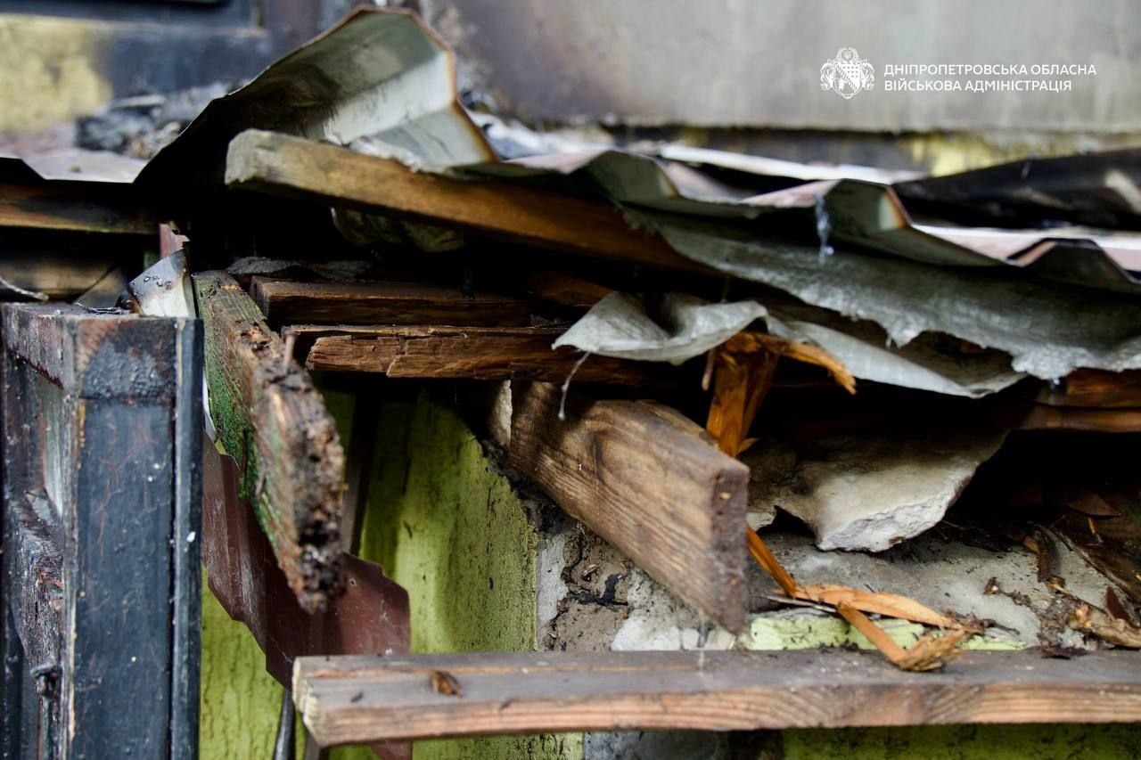 Ворог вдарив по Дніпру: спалахнули пожежі фото 4