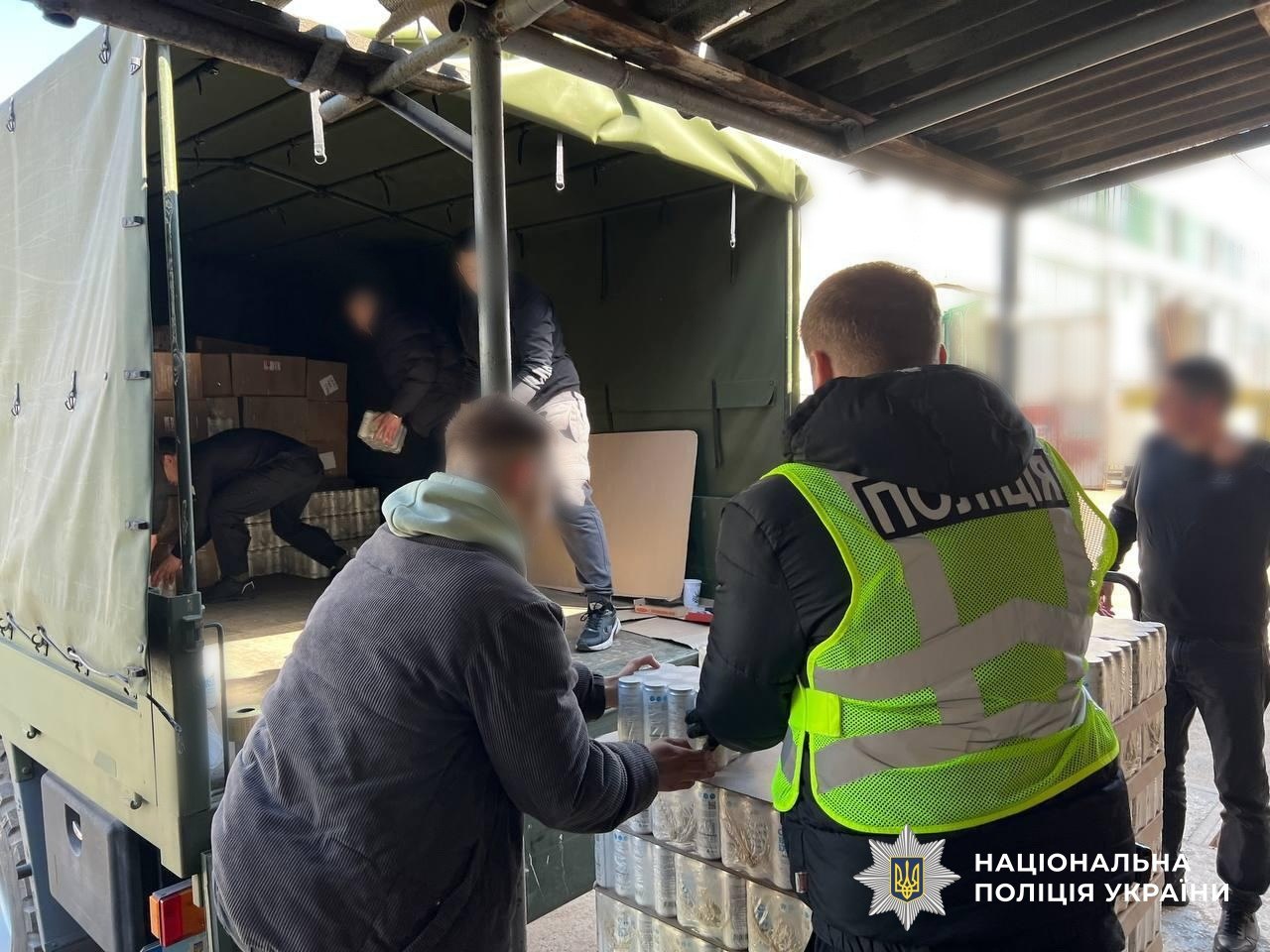 Одним із напрямів діяльності угрупування була мережа магазинів під брендами «U420»