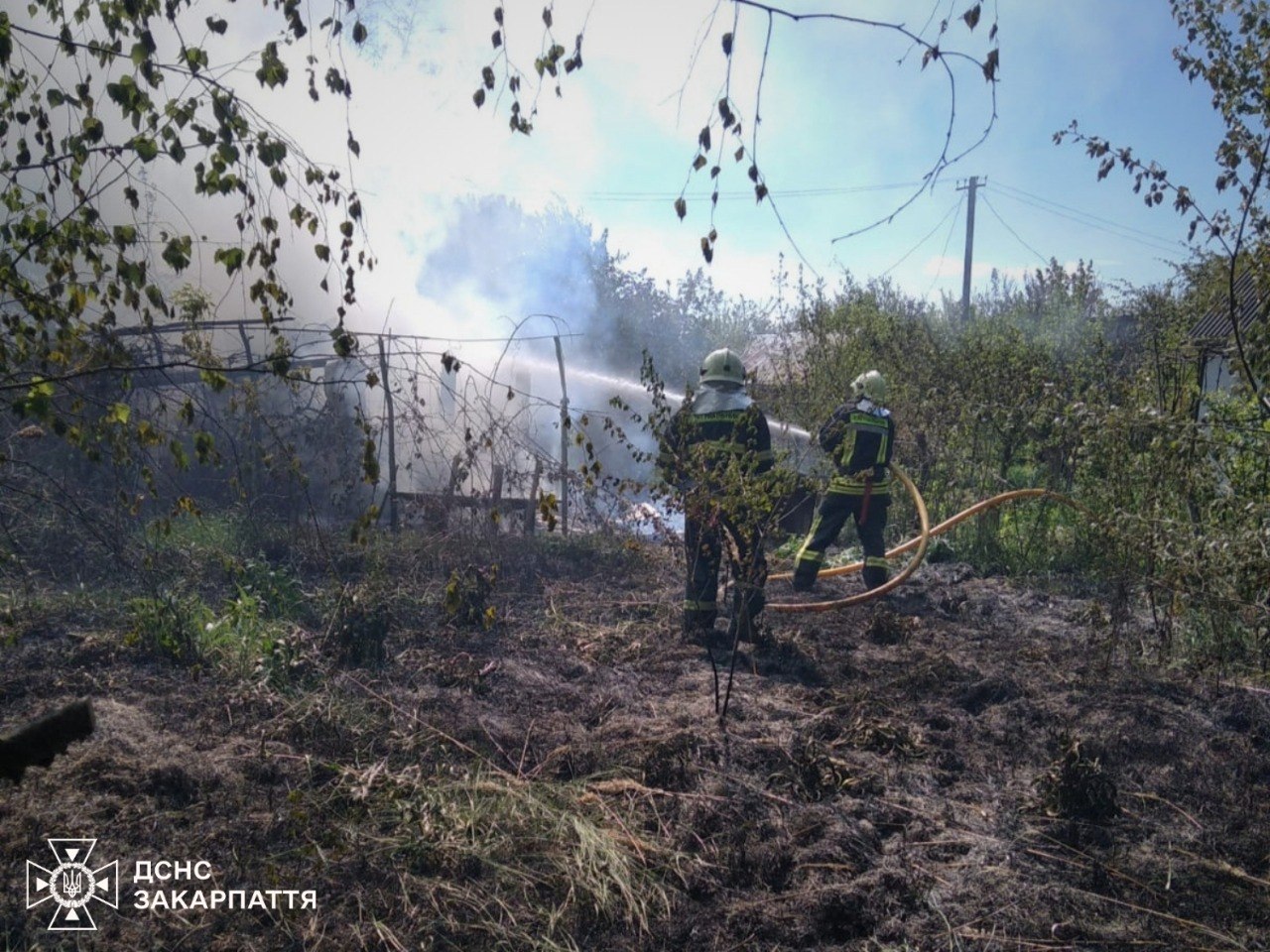 Чопським вогнеборцям знадобилося понад дві години, аби повністю ліквідувати займання