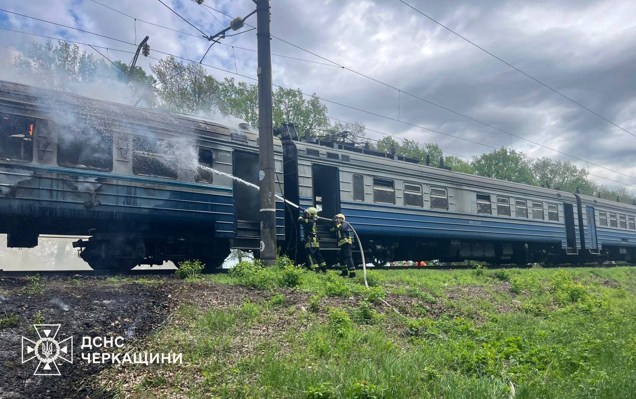 На Черкащині під час руху загорівся електропотяг фото 2