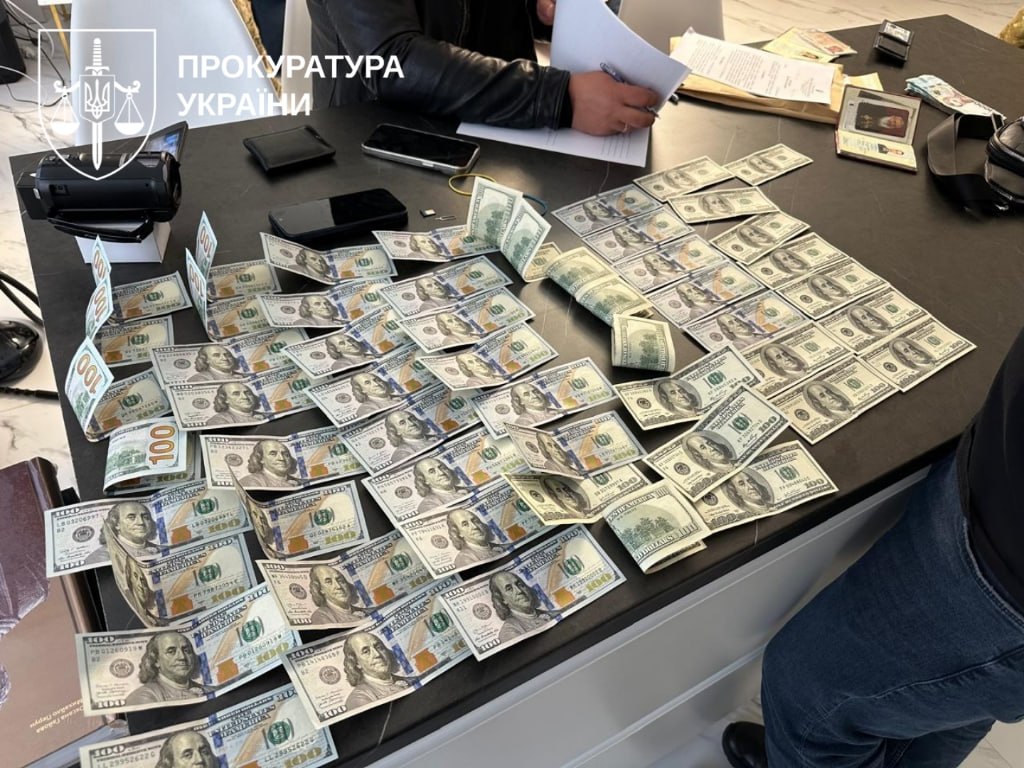 Керівництво управлінь Нацполіції у трьох областях викрито на масштабній корупції фото 2