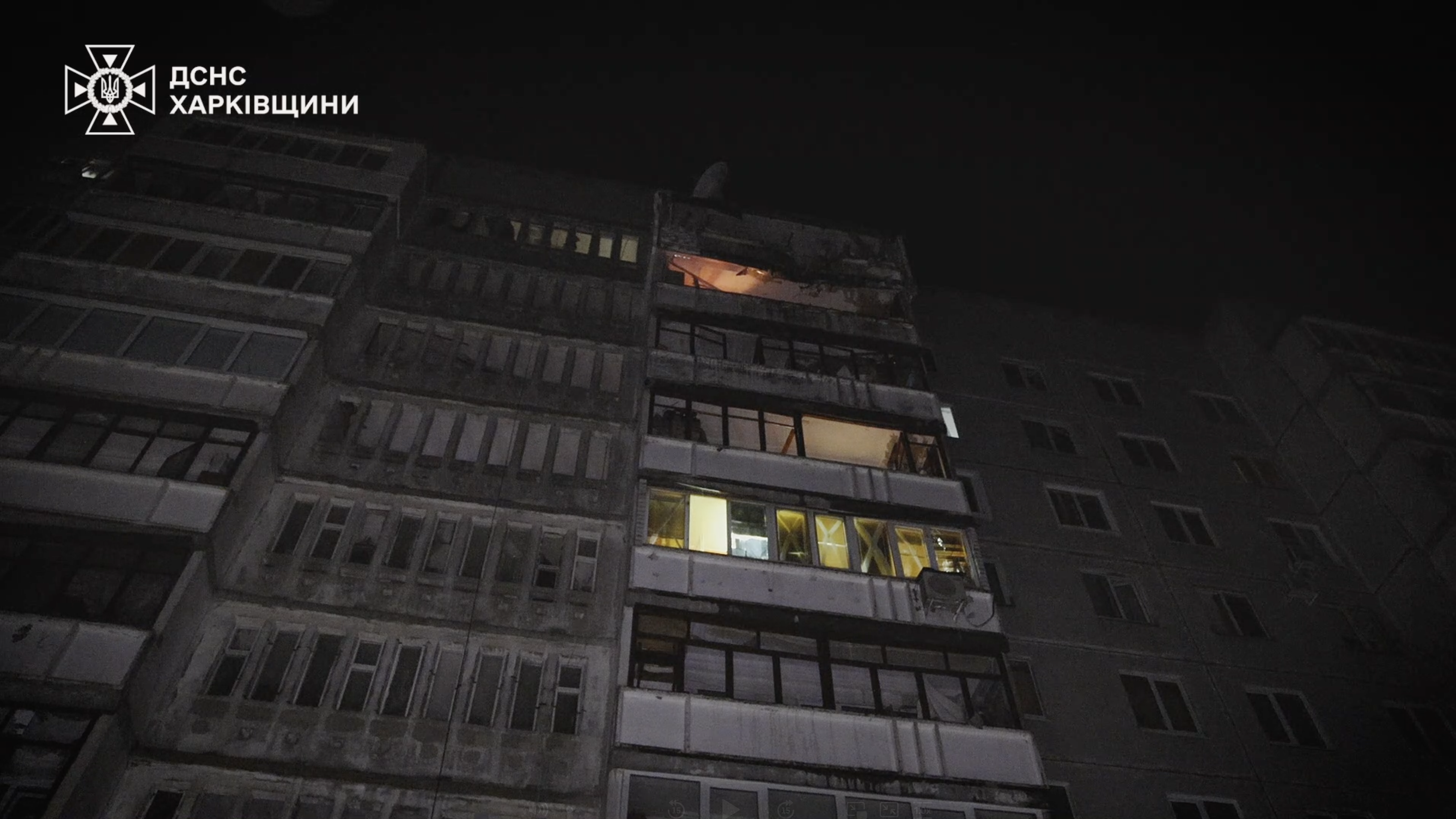 Удар по девʼятиповерхівці в Харкові: рятувальники показали наслідки фото 1