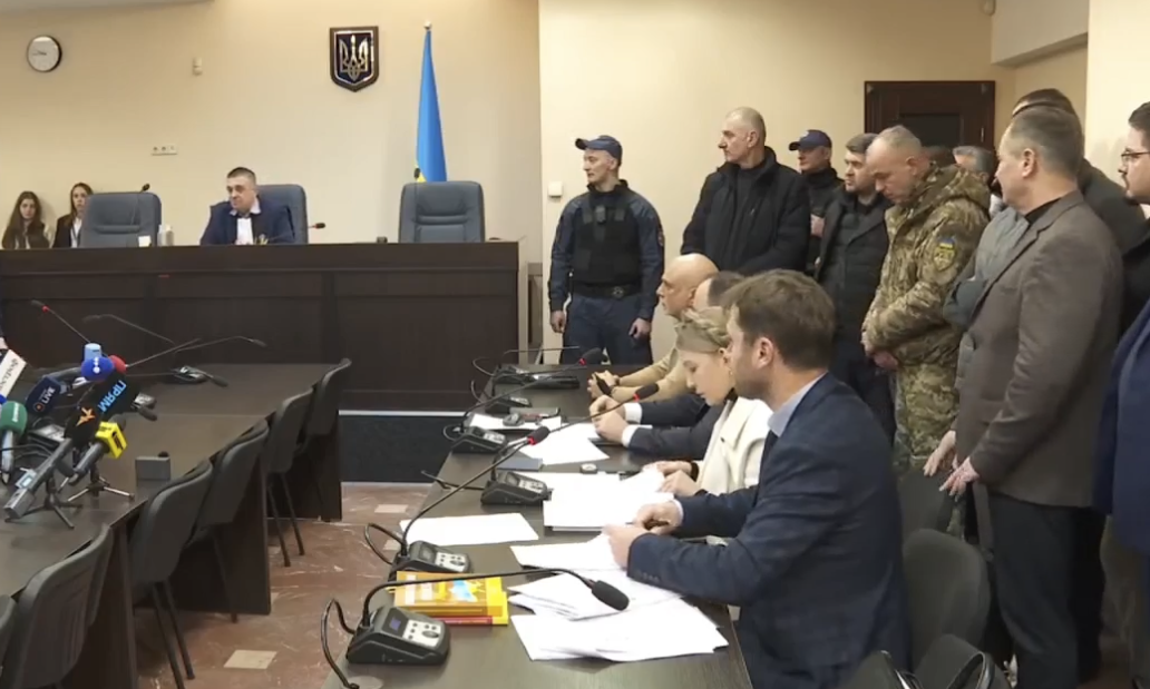 Чоловік Тимошенко прийшов до суду підтримати дружину фото 1