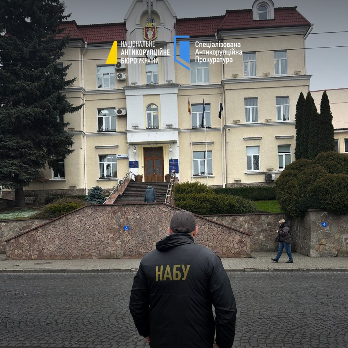Луцьк: НАБУ та САП викрили на корупції депутатів обласної та міської рад фото 1