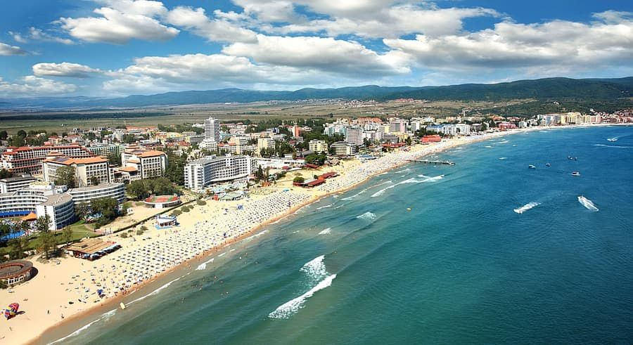 Болгарія приваблює туристів піщаними пляжами