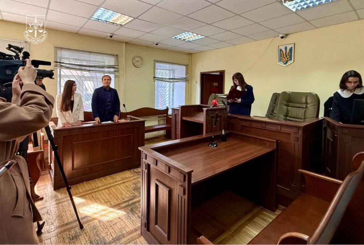 Янукович отримав другий вирок: 15 років ув'язнення за дезертирство охоронців фото 1