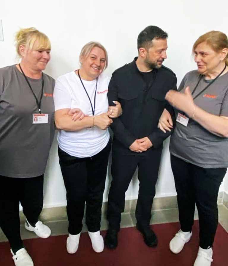 «Потужний людський момент». Зеленський знайшов час для українок-прибиральниць у Чехії фото 1