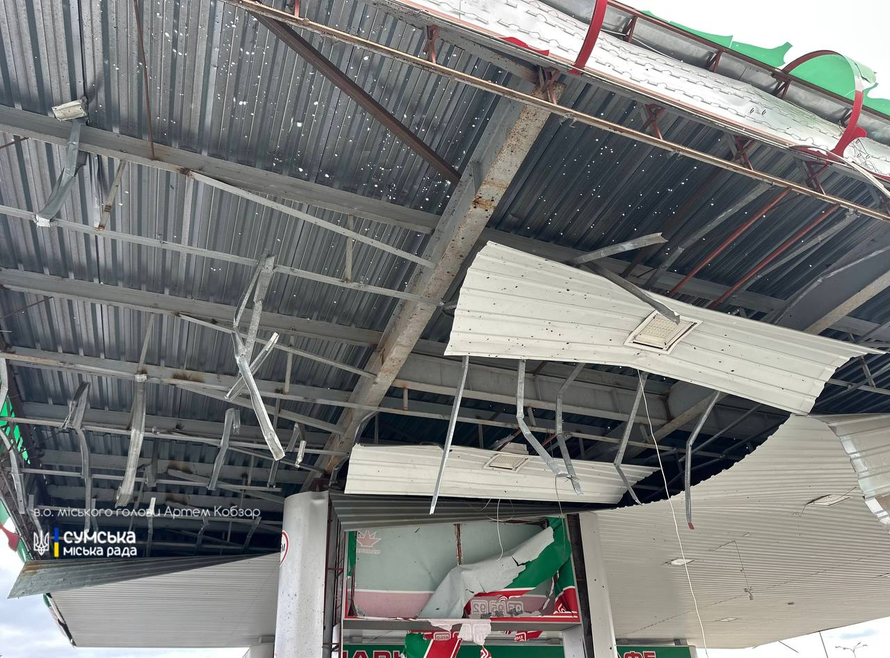 Суми: окупанти вдарили по автозаправній станції, є постраждалі фото 1