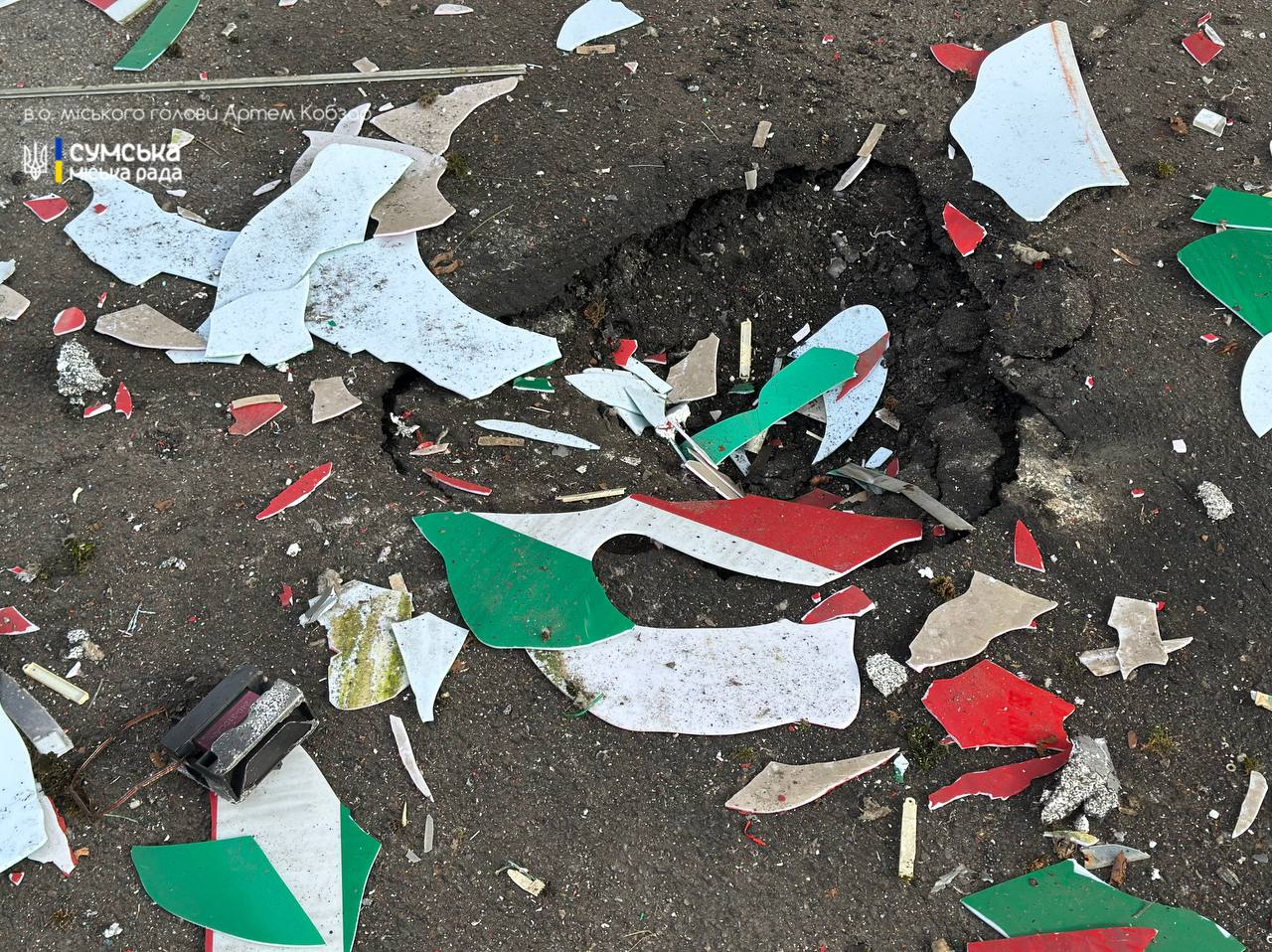 Суми: окупанти вдарили по автозаправній станції, є постраждалі фото 2