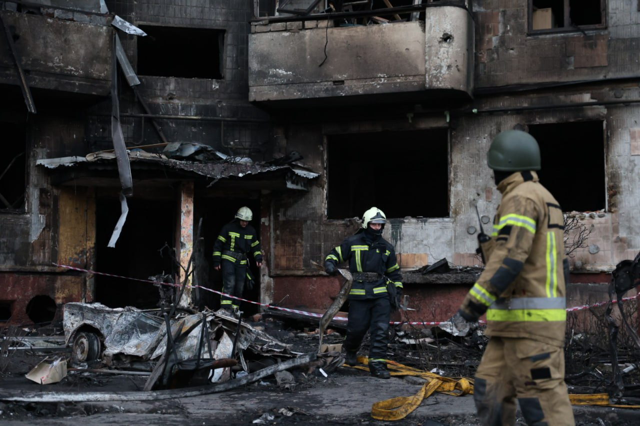 Ракетний удар по Тернополю: президент повідомив, що під завалами досі є люди фото 2