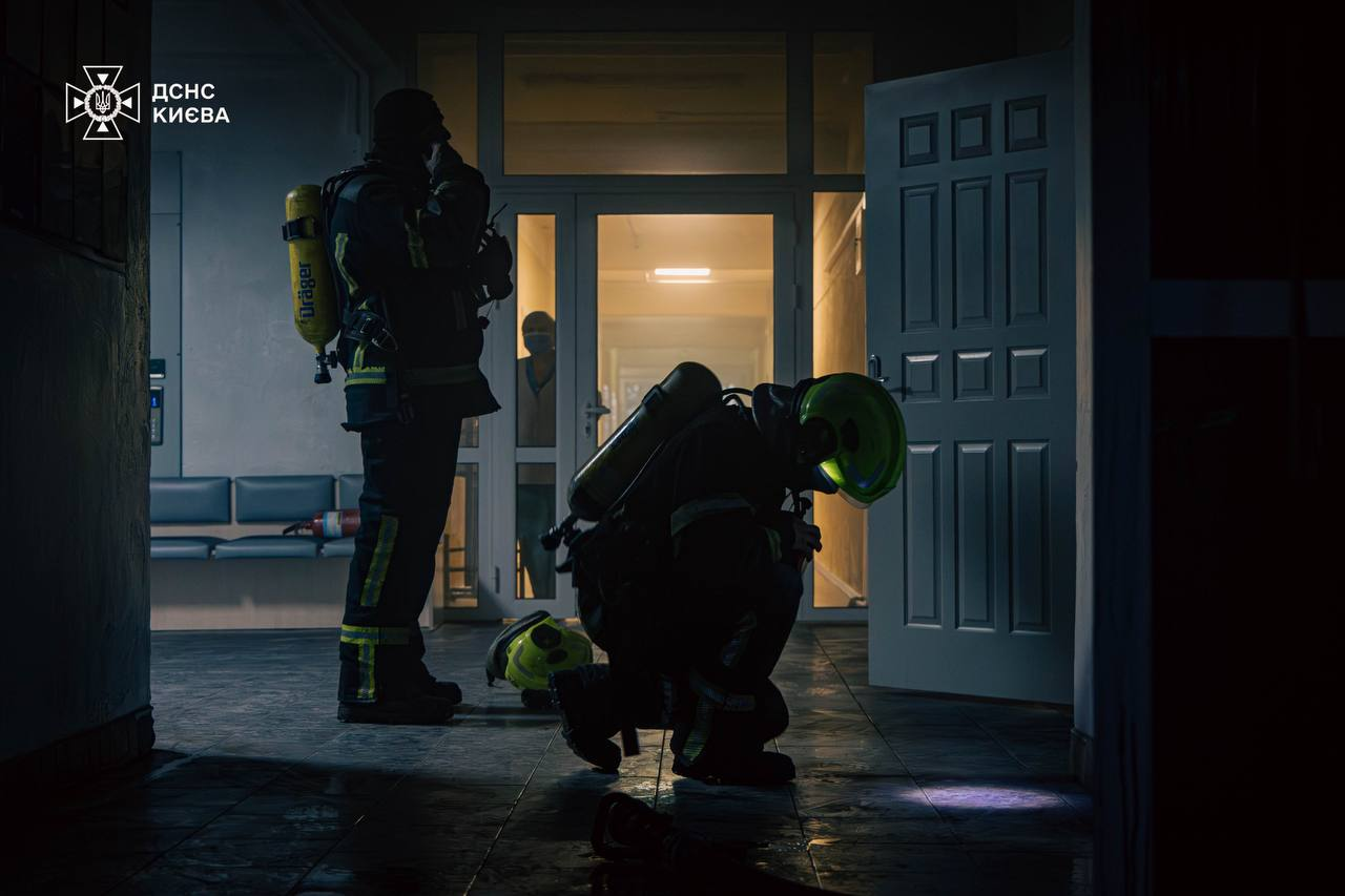 У Святошинському районі Києва спалахнуло реанімаційне відділення лікарні фото 2