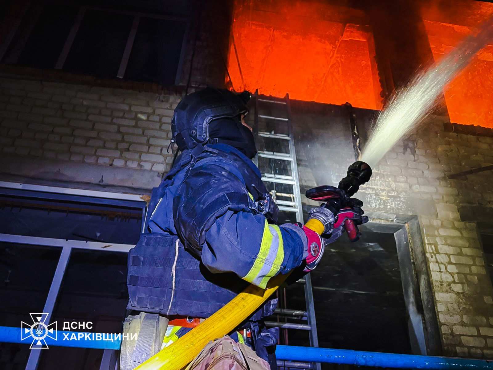 Окупанти вдарили по навчальному закладу на Харківщині (фото) фото 1