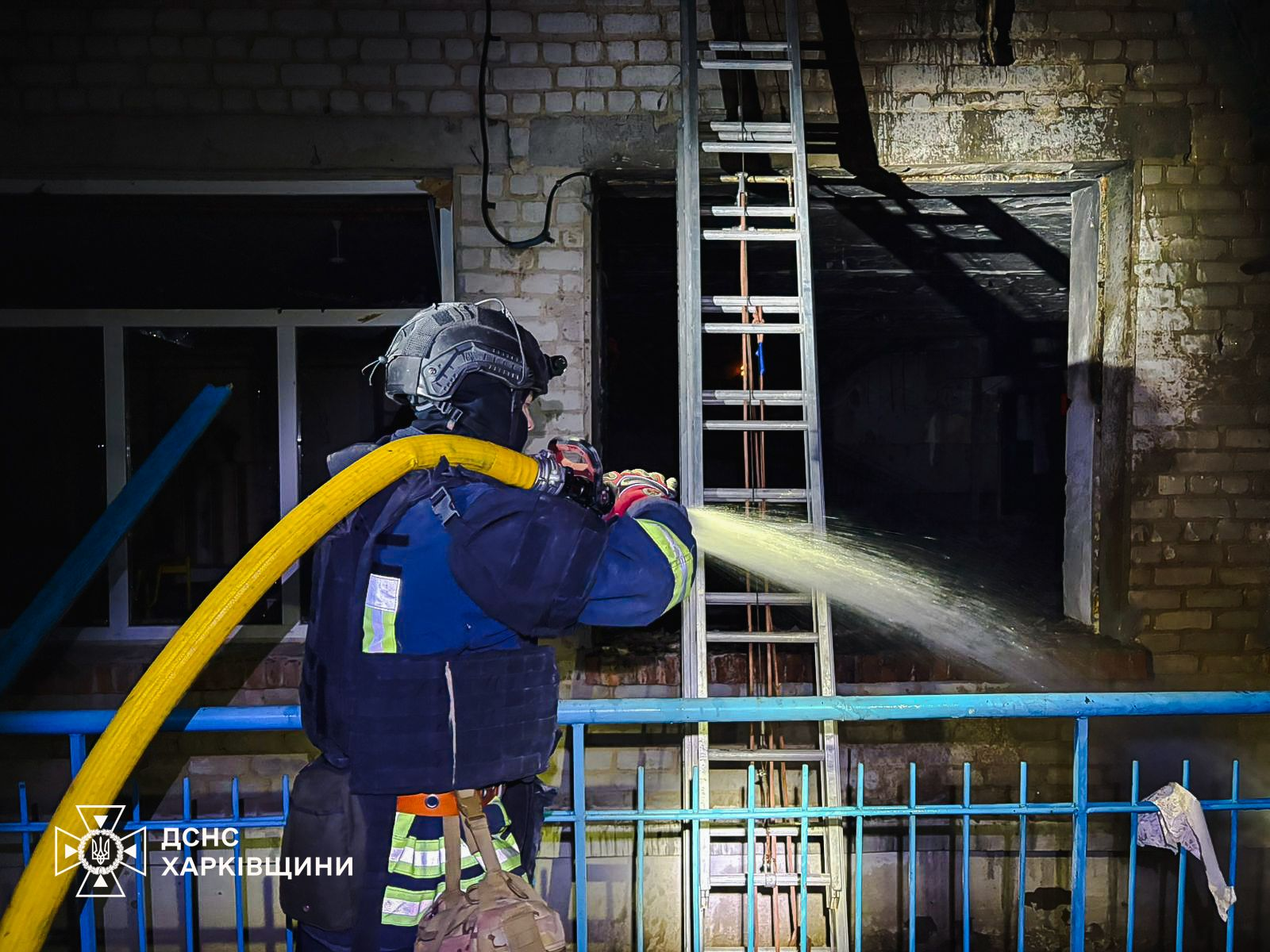 Окупанти вдарили по навчальному закладу на Харківщині (фото) фото 2