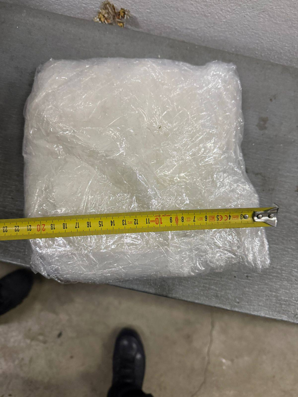 Митники викрили чоловіка, який вигадав оригінальний спосіб перевезення наркотиків фото 1