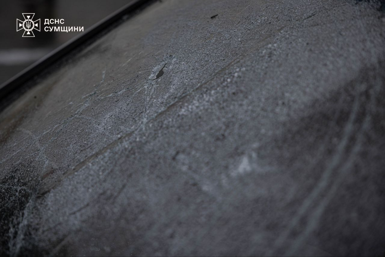 Росіяни атакували АЗС у Сумах: є постраждалі (фото) фото 2