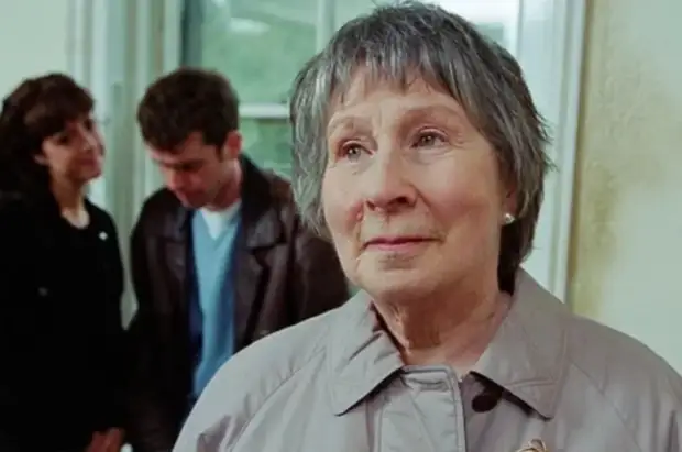 Елізабет Келлі народилася в британському місті Ньюкасл-апон-Тайн 29 травня 1921 року