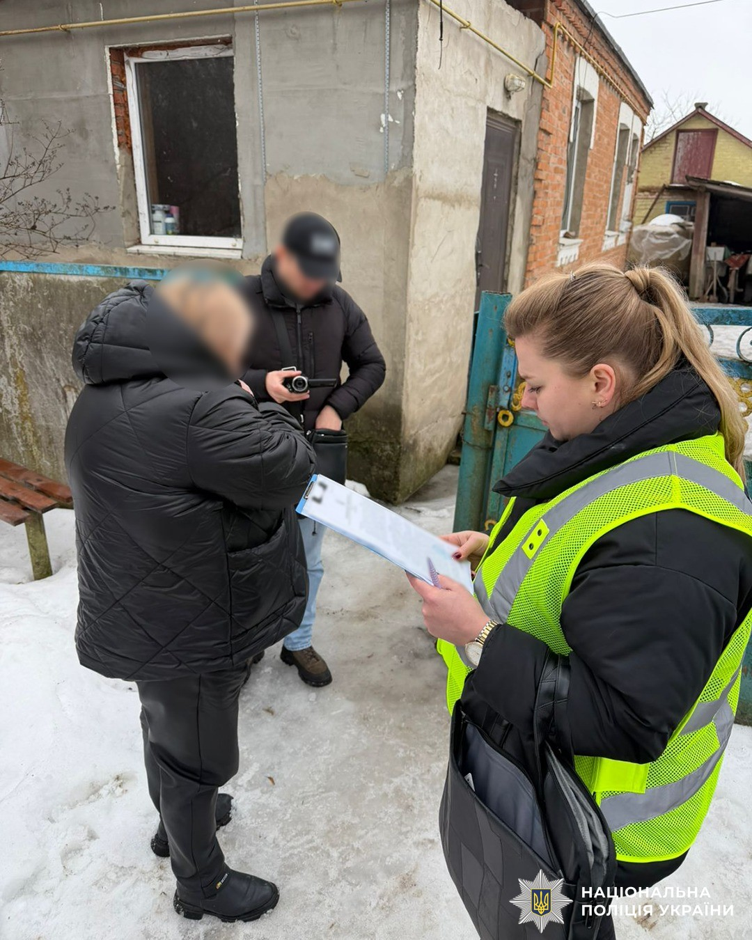 Квартира, завалена готівкою. Викрито матір і сина, які оформлювали фіктивну інвалідність фото 1