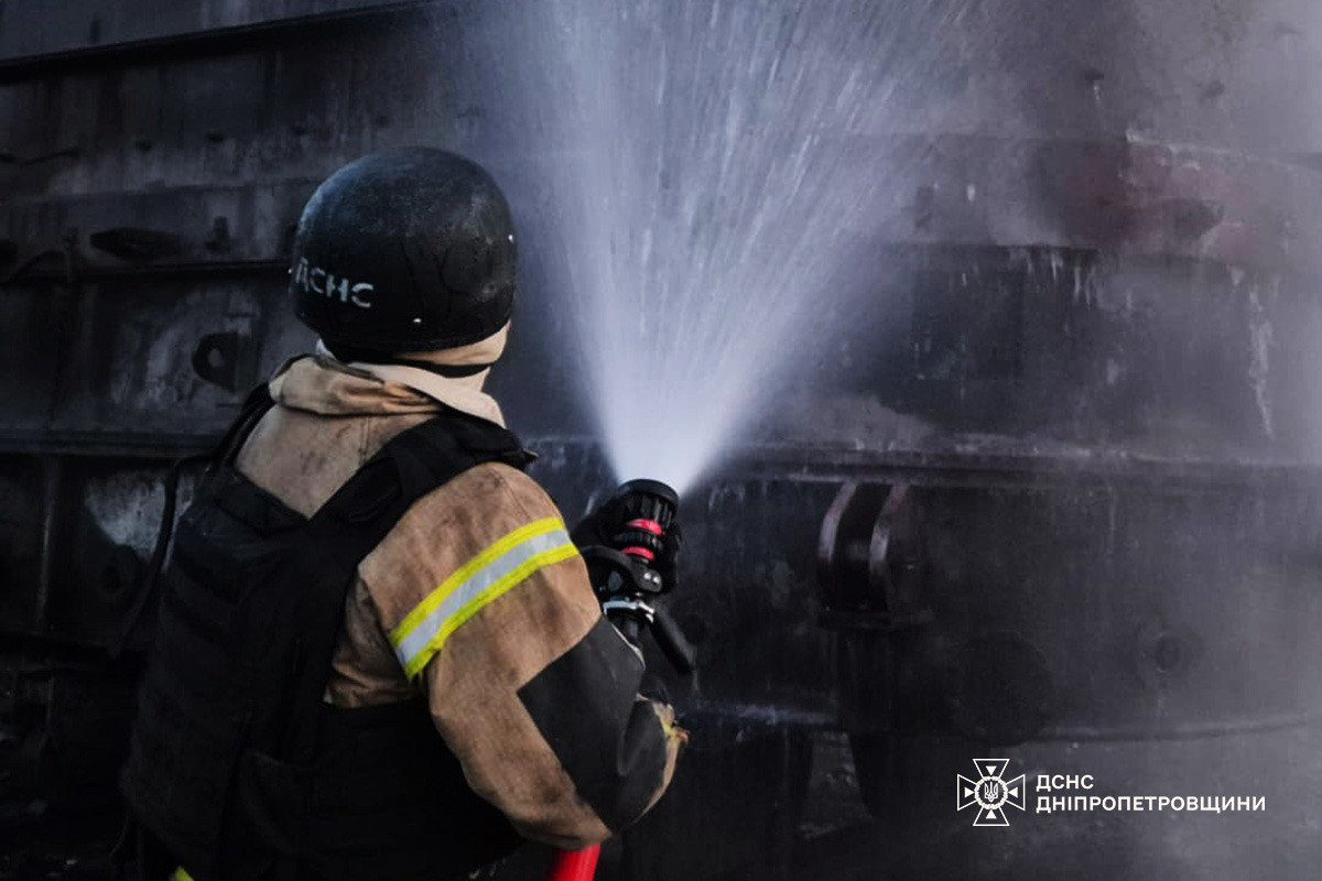 РФ обстріляла пожежну частину на Дніпропетровщині (фото) фото 3
