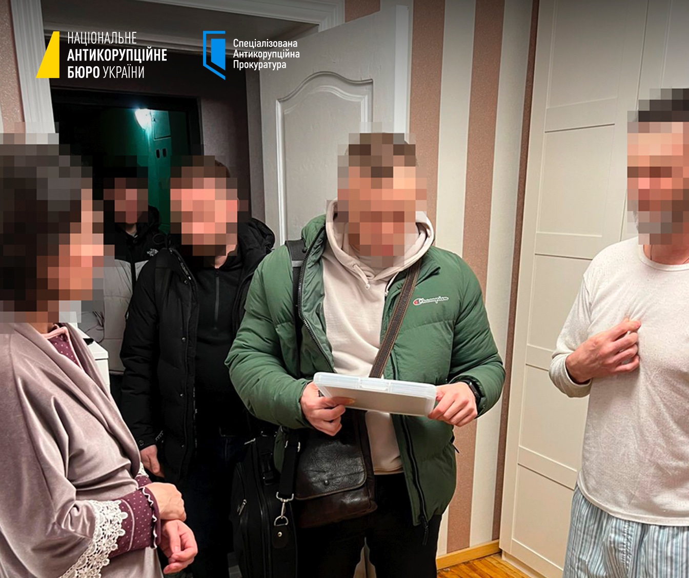 Розкрадання коштів: на Дніпропетровщині викрито керівництво оборонного заводу фото 1