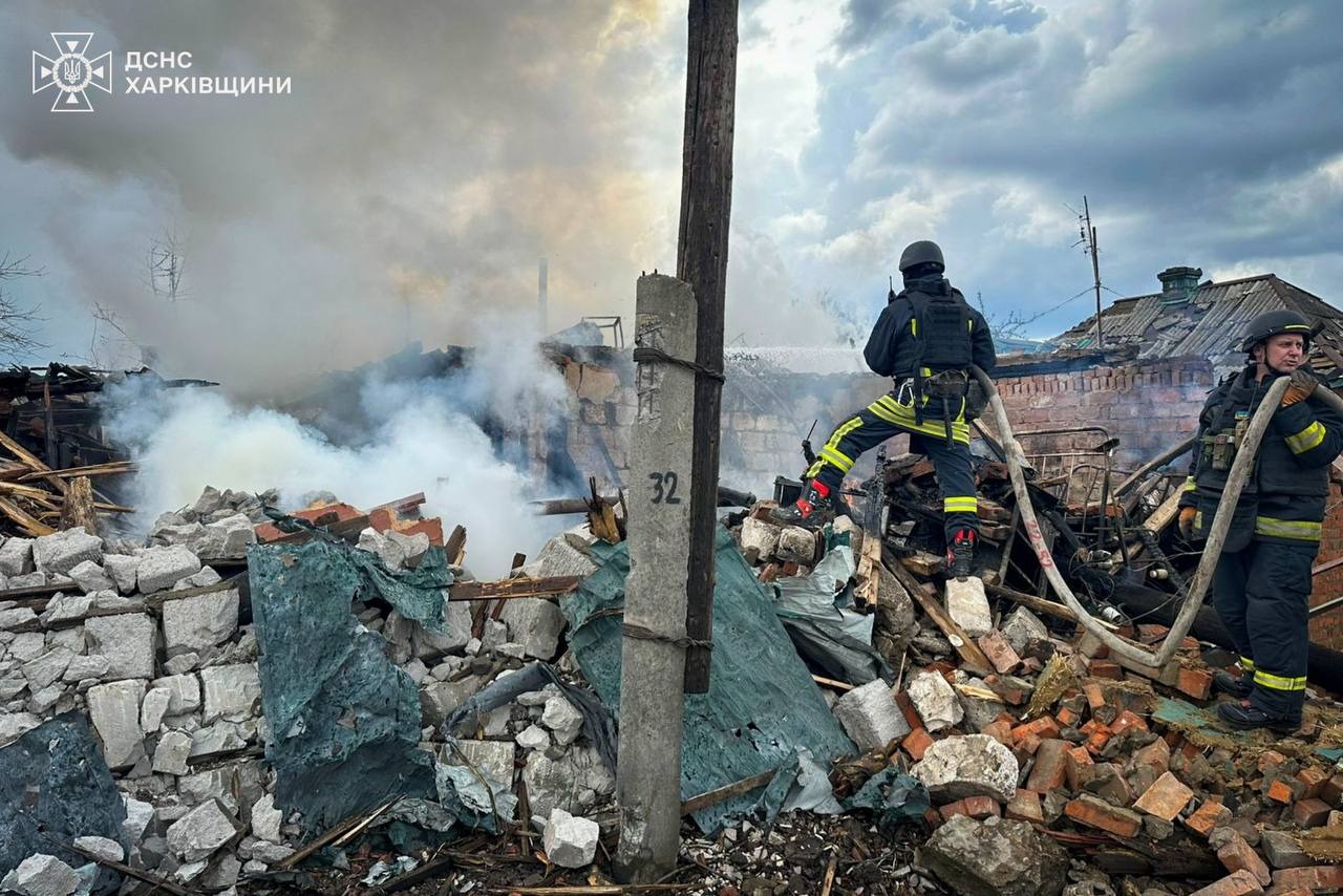 РФ вдарила по житловому сектору селища Золочів: серед постраждалих – діти фото 1