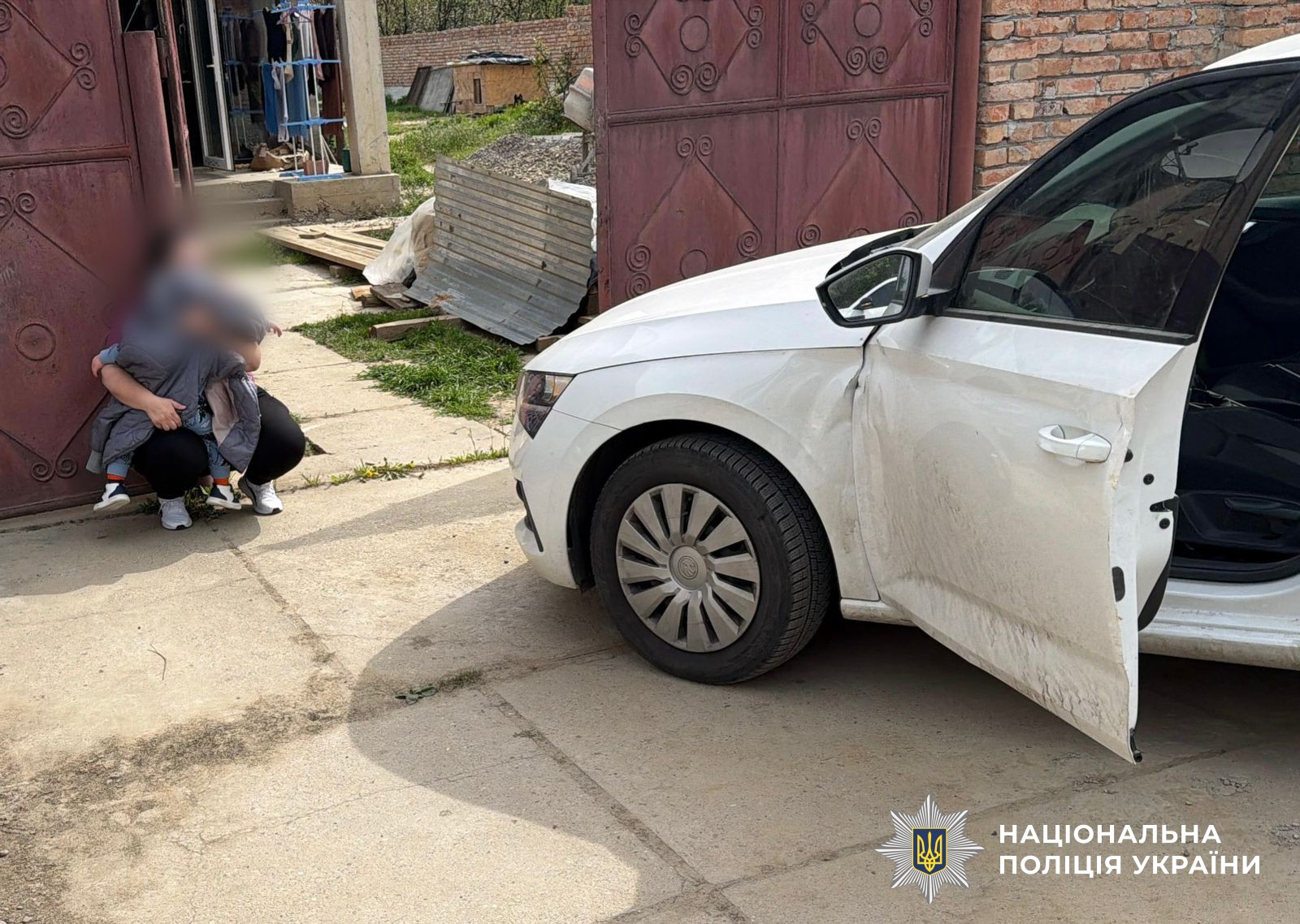 Викрав жінку з дитиною, стріляв у поліцейських: на Закарпатті затримано чоловіка фото 1