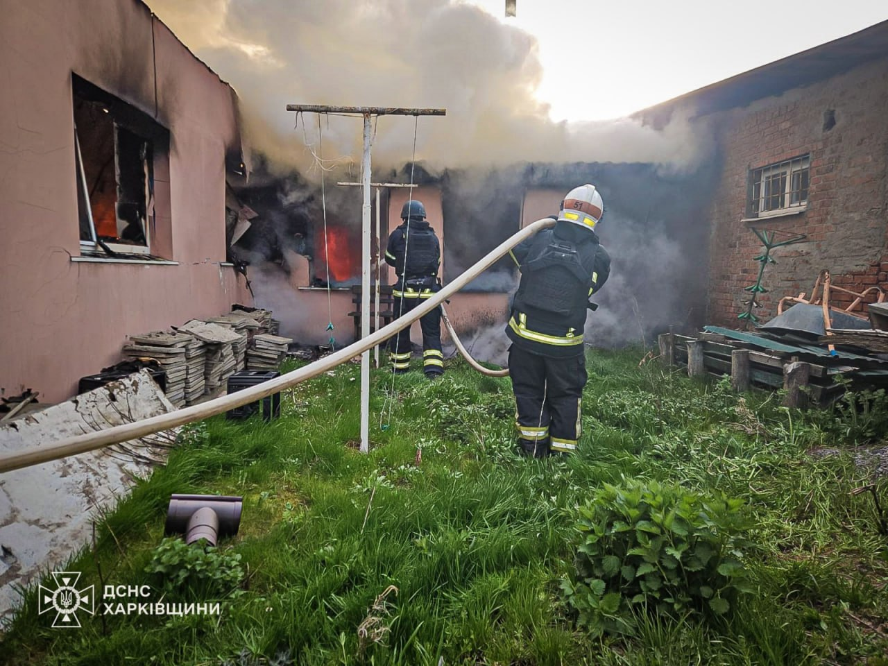 Росіяни вдарили по Харківщині: постраждало понад 10 людей (фото) фото 2