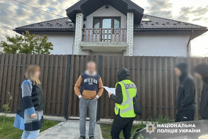 Правоохоронці провели 44 обшуки у 16 регіонах України у чинних та колишніх посадовців ТЦК