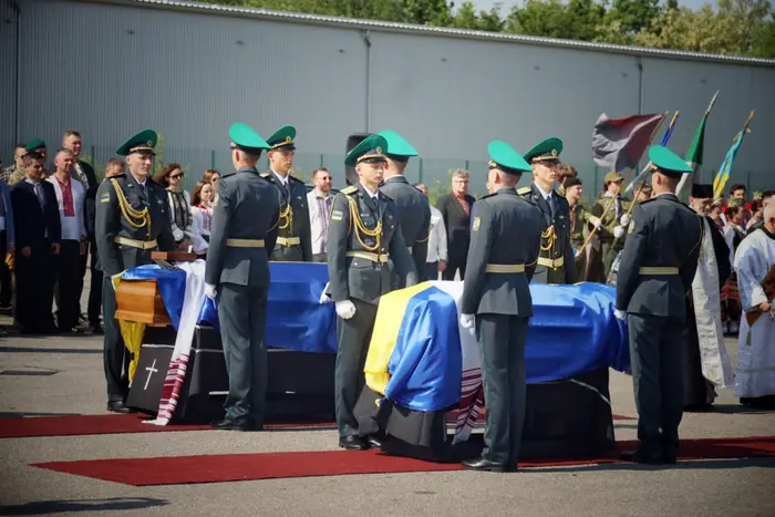 19 травня в Люксембурзі відбулася ексгумація та відправка до України останків голови ОУН полковника Андрія Мельника та його дружини