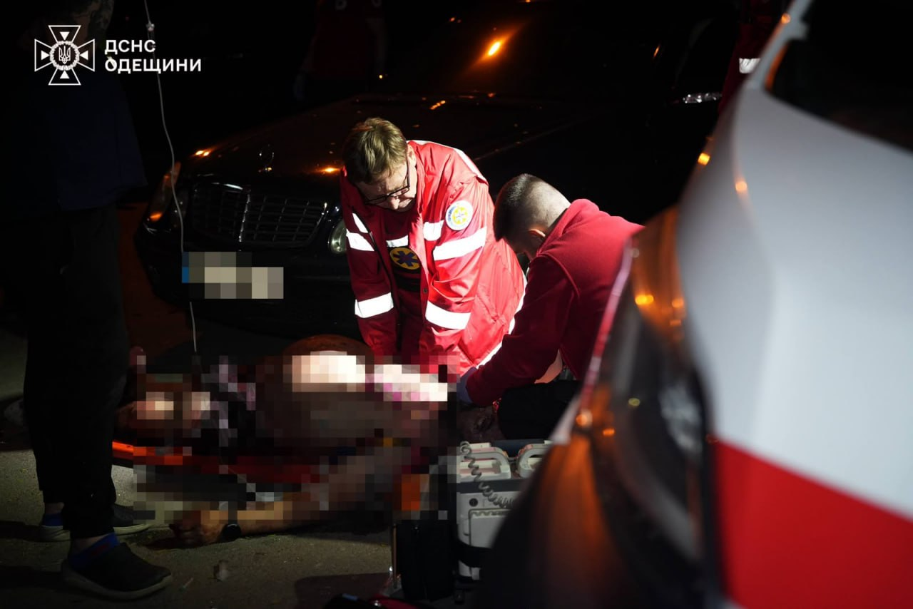 Удар по Одесі: рятувальники показали наслідки (фото, відео) фото 2