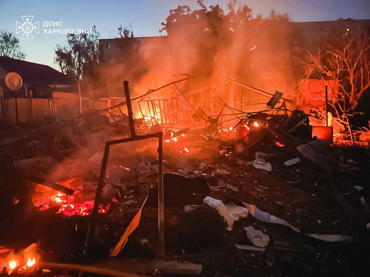 Масований удар по Харківщині: рятувальники показали наслідки фото 1