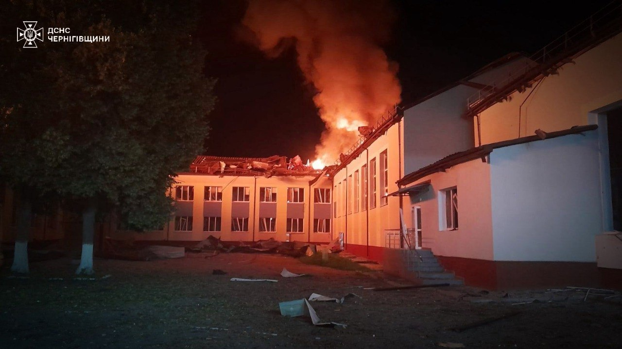 Росіяни зруйнували ліцей на Чернігівщині, який нещодавно було відновлено фото 2