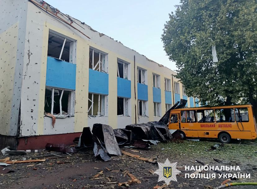 Росіяни зруйнували ліцей на Чернігівщині, який нещодавно було відновлено фото 1