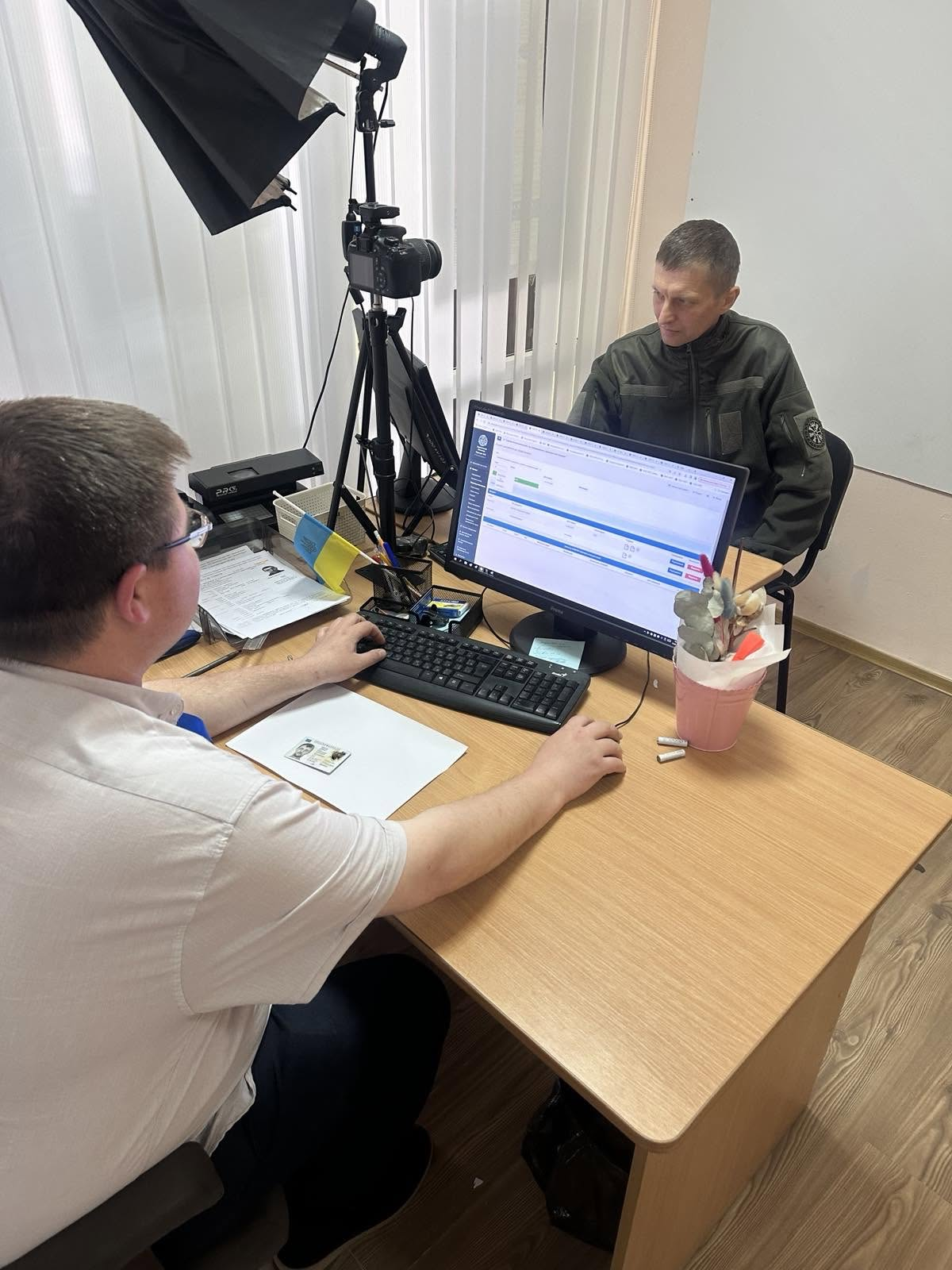 Документи врятували життя військового на фронті (фото) фото 1