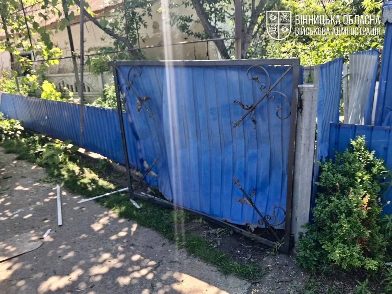 На Вінниччині постраждали будинки через російську атаку (фото) фото 2