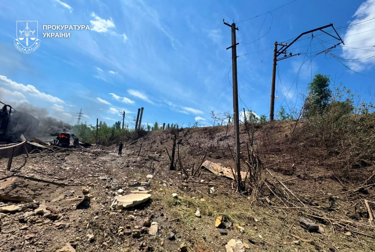 Росіяни вдарили балістикою по Кривому Рогу: троє загиблих, понад 20 поранених (оновлено) фото 1