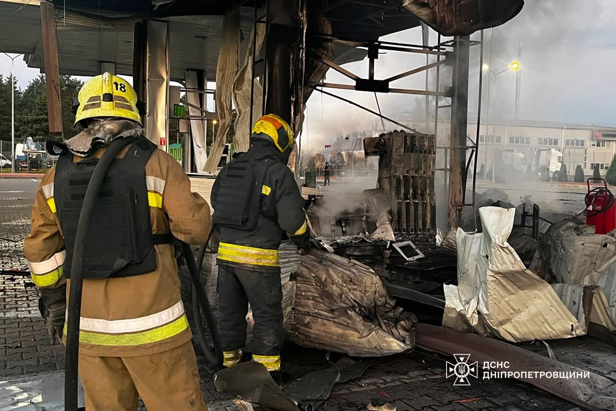 Удар по АЗС на Дніпропетровщині: рятувальники показали наслідки фото 2