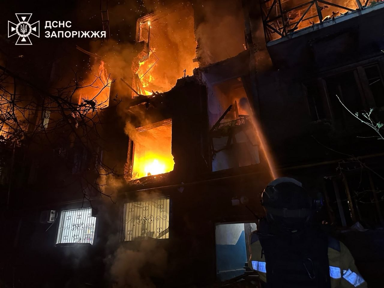 Удар по Запоріжжю: рятувальники показали наслідки атаки (фото) фото 1