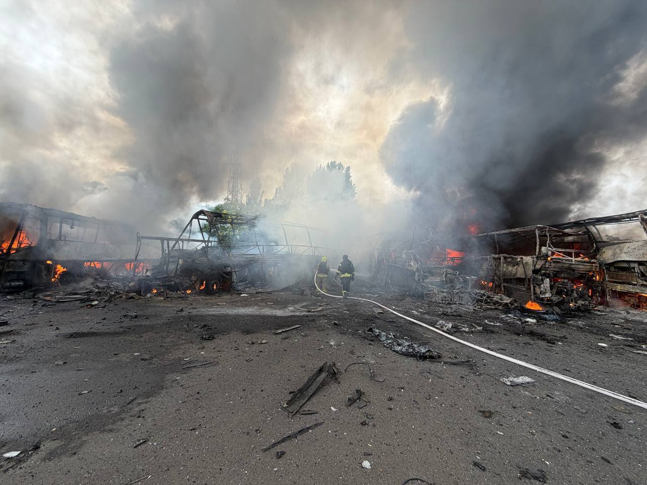 Удар по Одесі: постраждали люди, загорілися автобуси фото 3