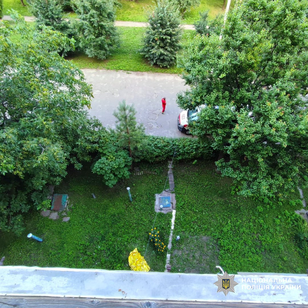 Трагедія у Харкові: трирічна дитина випала з вікна п'ятого поверху фото 2