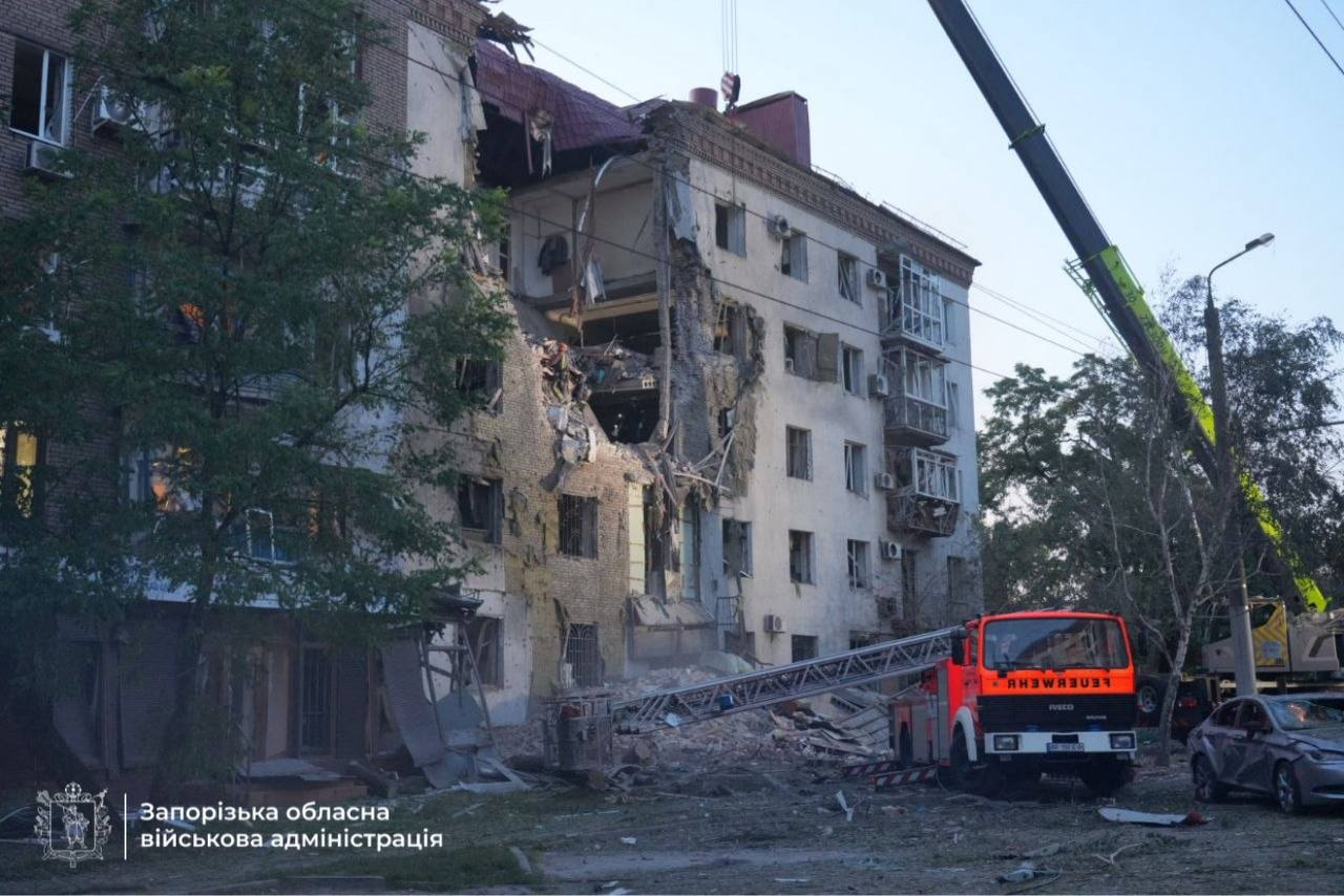 Запоріжжя: під завалами зруйнованої багатоповерхівки виявлено тіло 11-річної дівчинки фото 1