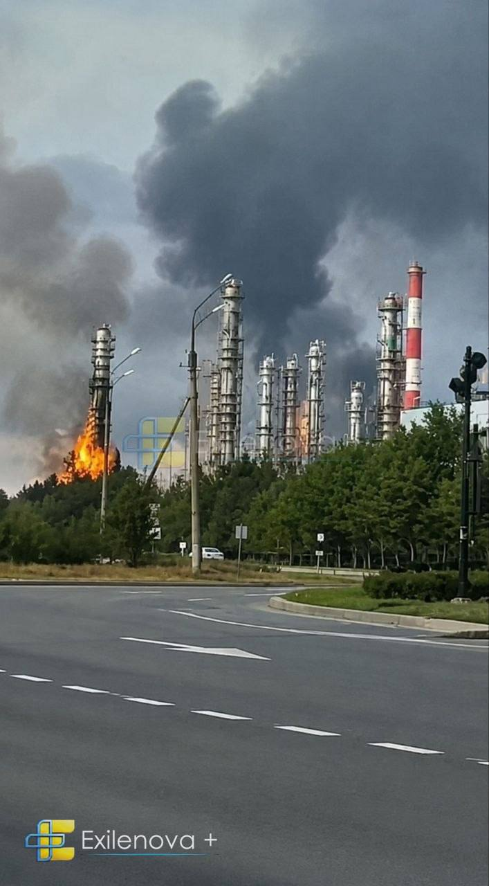 У Тюменській області спалахнуло нафтохімічне підприємство після атаки дронів фото 2
