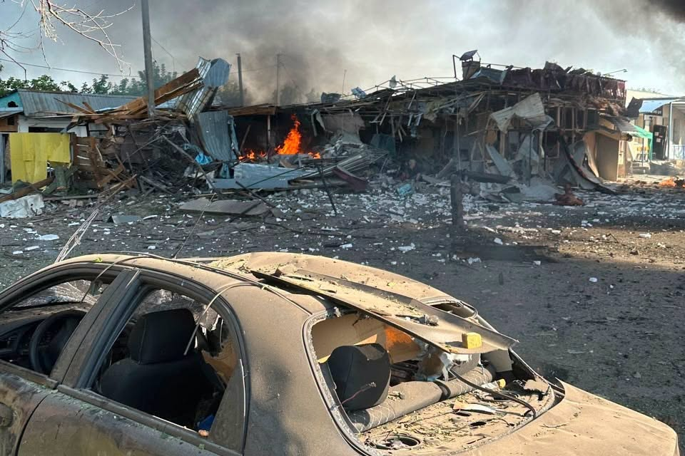 Удар по Печенігах на Харківщині. Зеленський пообіцяв відплату Росії фото 1