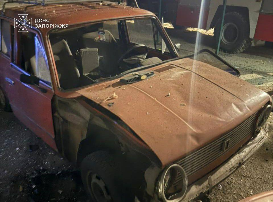 Запорізька область: окупанти вдарили по пожежно-рятувальному підрозділу (фото) фото 1