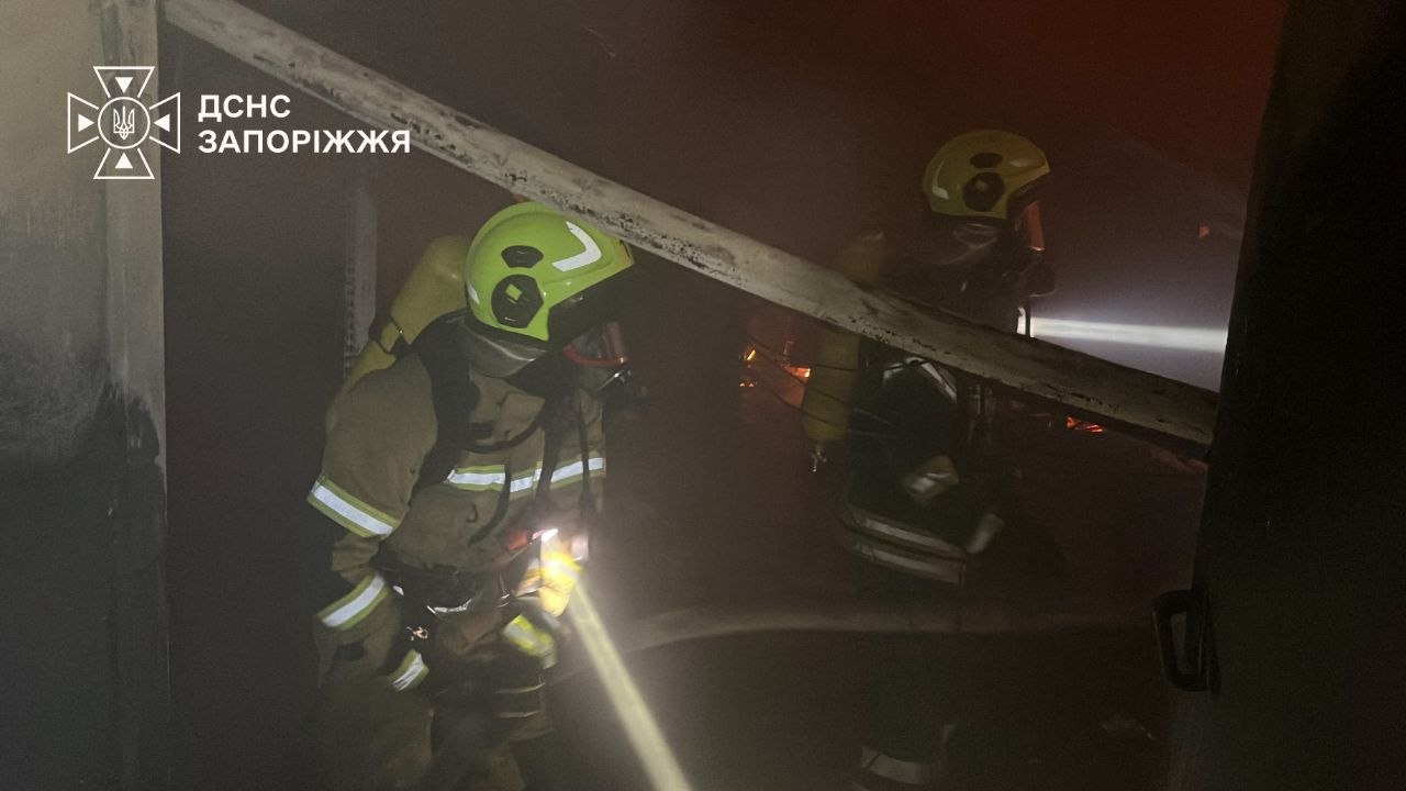 Удар по торгівельному центру у Запоріжжі: постраждала людина (фото) фото 6