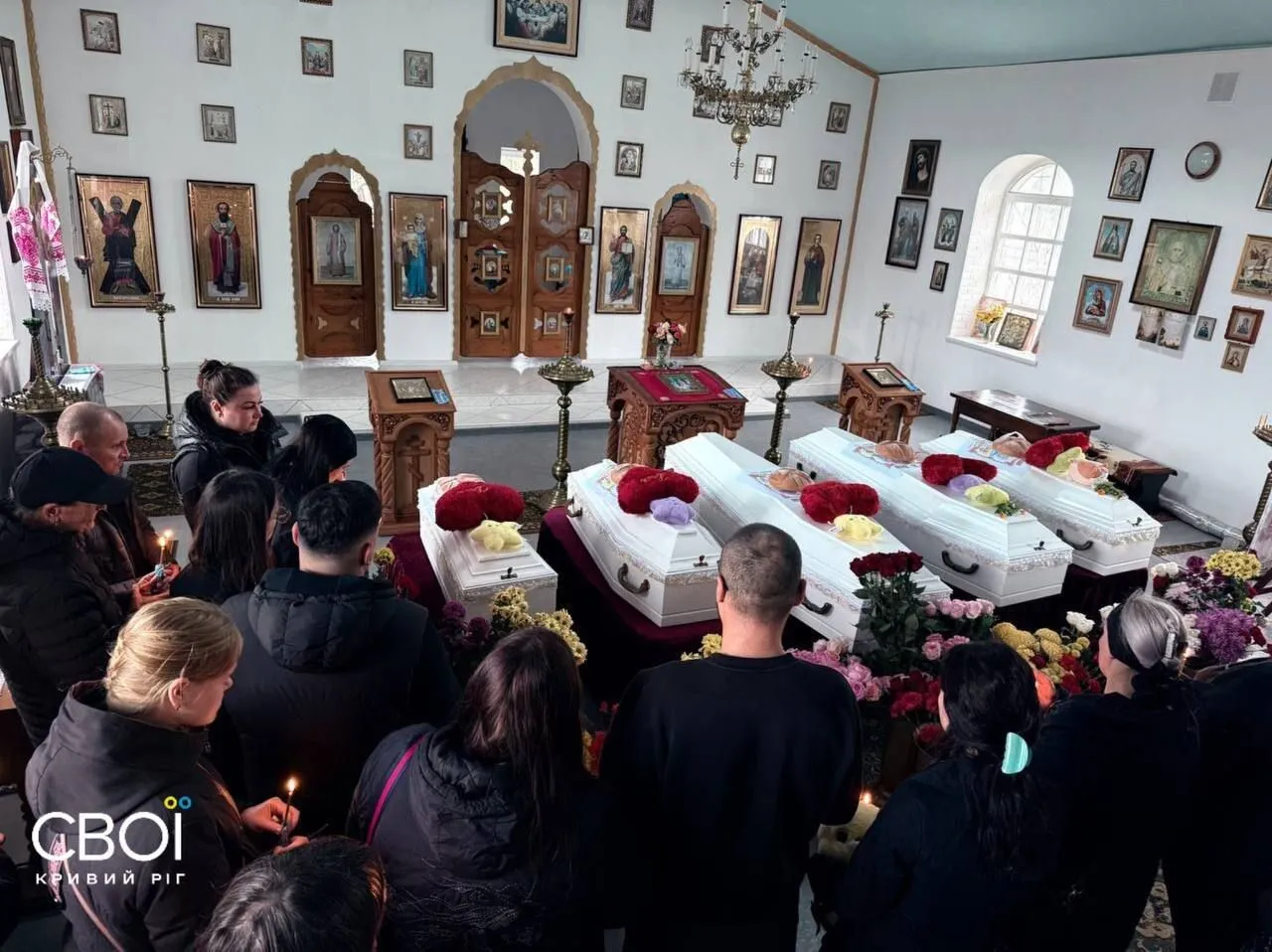 Дніпропетровщина попрощалася з п'ятьма дітьми з родини Воронових, яких вбила РФ фото 3