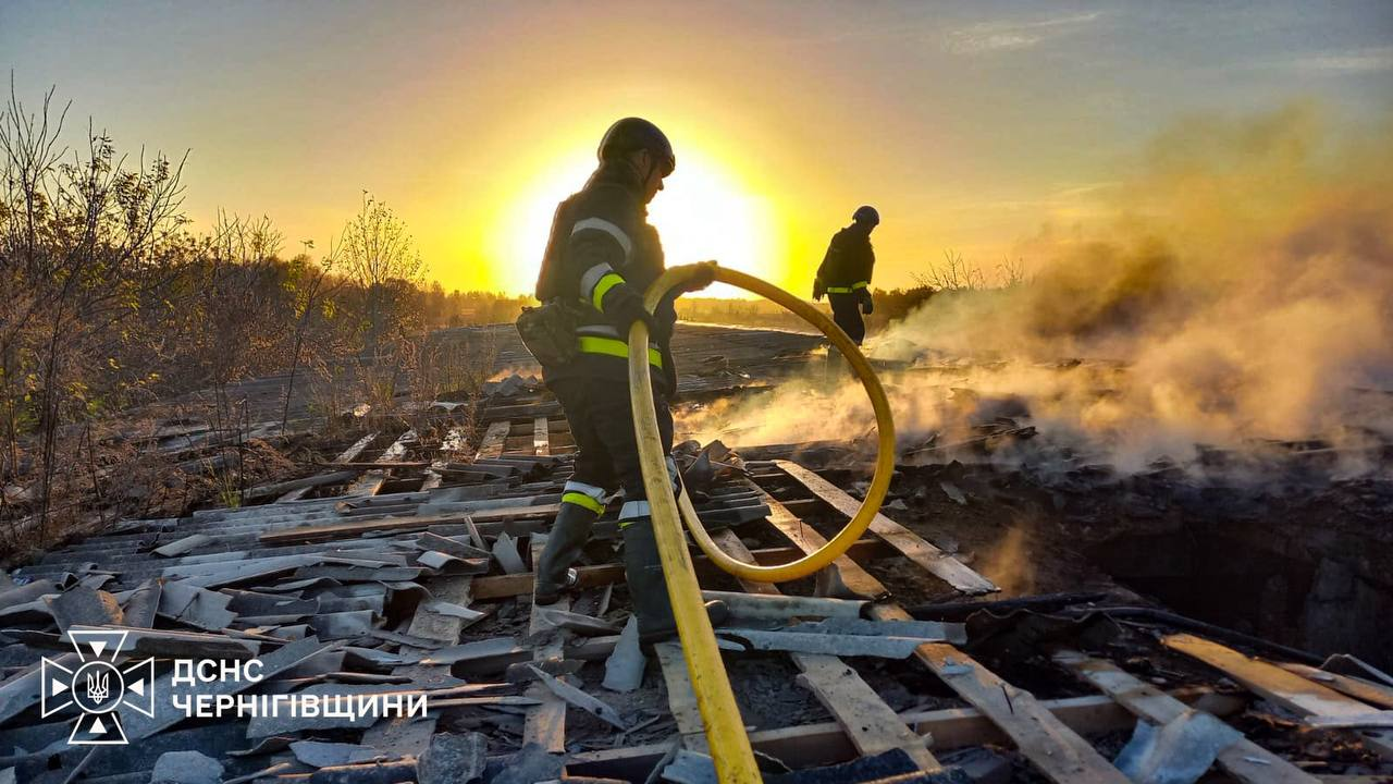 Удар по Чернігівщині: спалахнуло зерносховище, постраждали люди фото 3