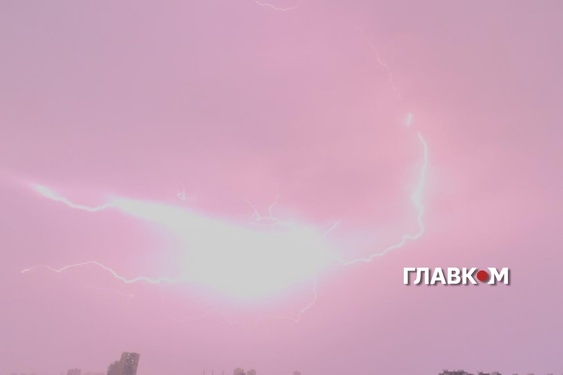У столиці вирує негода (фото, відео) фото 3