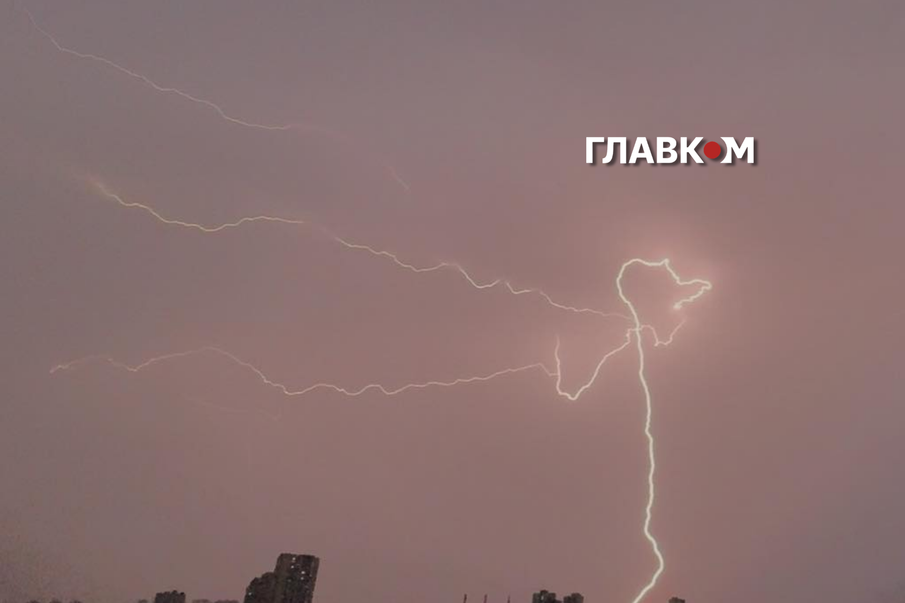 У столиці вирує негода (фото, відео) фото 1